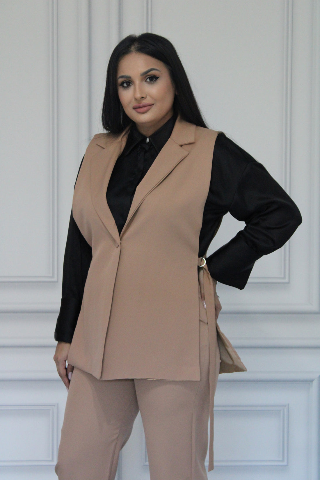 Compleu Adina Vesta si Pantaloni Nude