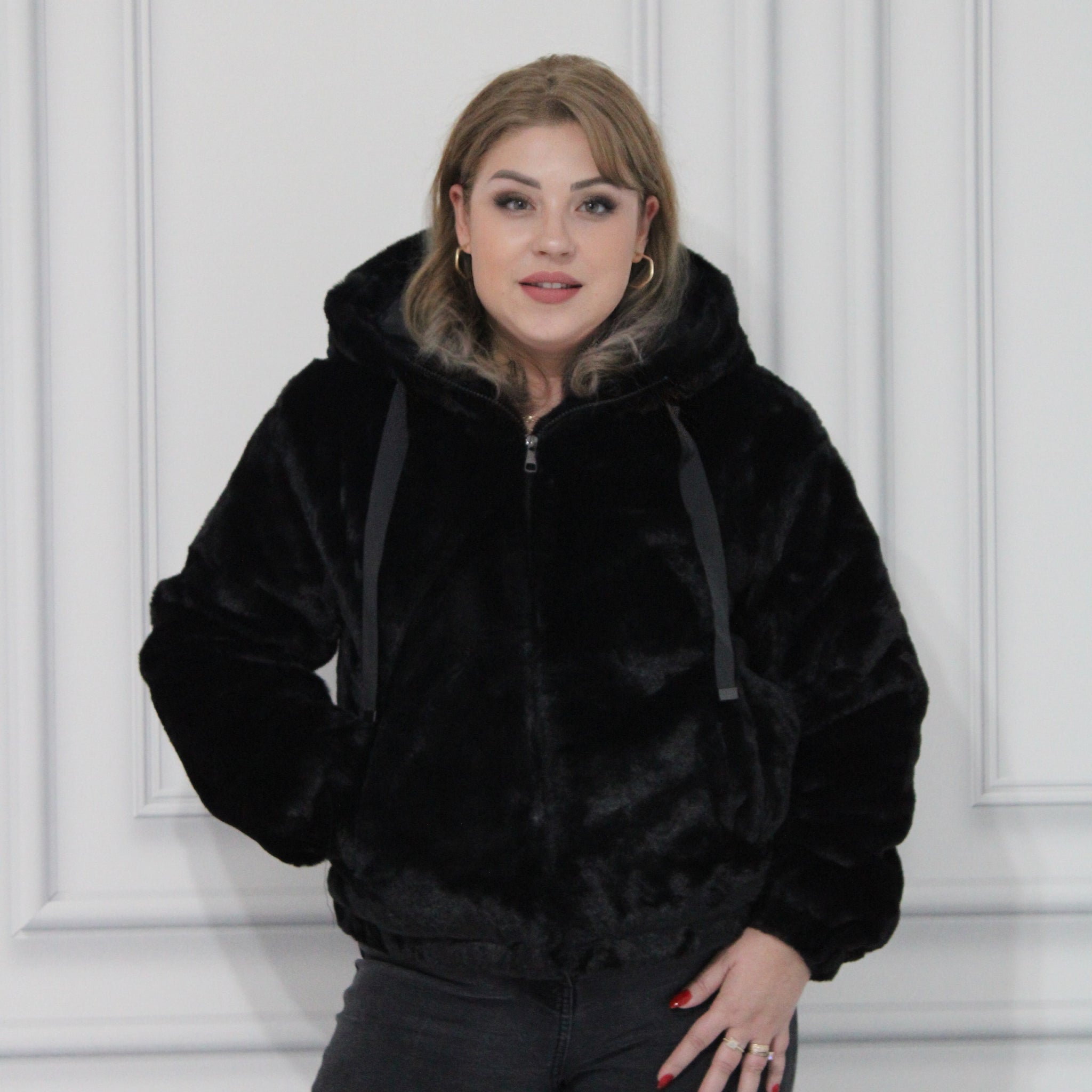 Jacheta din Blana Ecologica Neagra