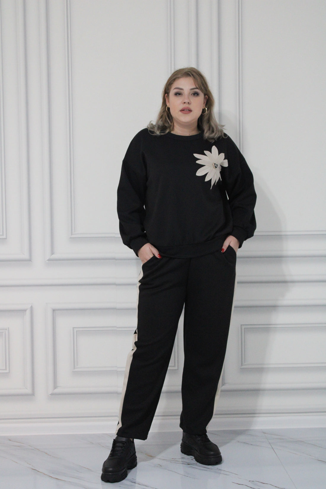 Trening Floare si Pantaloni cu Dunga