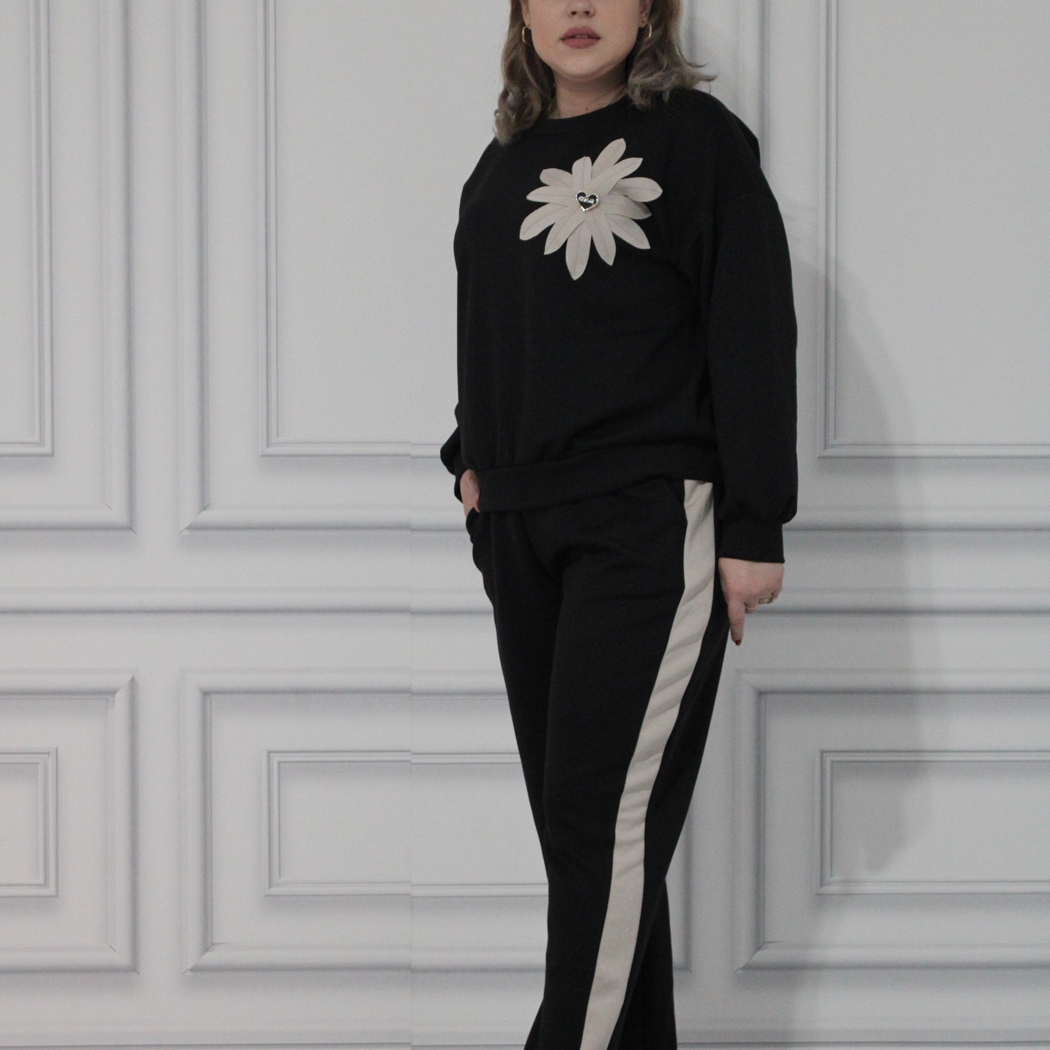 Trening Floare si Pantaloni cu Dunga